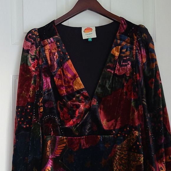 FARM RIO Crazy Mix V Neck Mini Dress - Picture 8 of 10